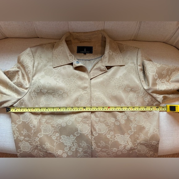Women’ s London Fog Golden Beige Floral Jacket - Picture 14 of 16